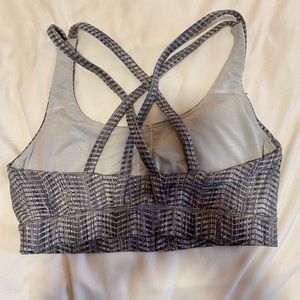 Lululemon energy bra size 4